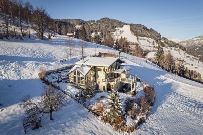 *Provisionsfrei* Traumhaftes Haus direkt an der Skipiste (Areitbahn, Zell am See)