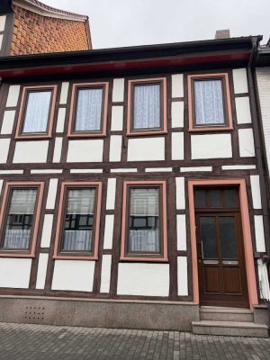 Günstige, vollständig renovierte 4-Zimmer-Wohnung mit Einbauküche in Northeim