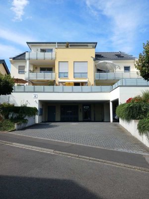 Sehr schöne 3 Zimmerwohnung in Aschaffenburg Damm,in ruhiger Wohngegend,mit Blick auf das Schloss.