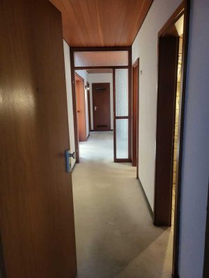 3 1/2 Zimmer Wohnung mit Balkon und Tiefgarage