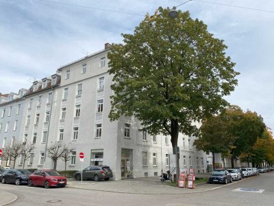 herrlicher Altbau, neu kernsaniert und bezugsfrei