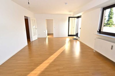 Sonnige 2 ZKB-Wohnung mit Balkon/Loggia, EBK, zzgl. TG-Stellplatz in Augsburg-Haunstetten