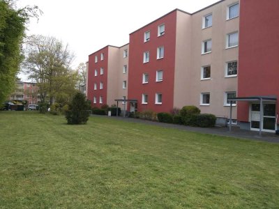 Gut geschnittene 3-Zimmer-Wohnung mit Balkon und Einbauküche in Köln Heimersdorf