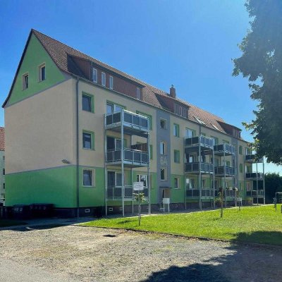 PRESSEL * FRISCH SANIERTE 3-ZIMMER-WOHNUNG im ERGESCHOSS mit großem BALKON in RUHIGER WOHNANLAGE