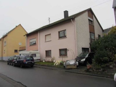 ZWANGSVERSTEIGERUNG!! Einfamilienhaus mit Einliegerwohnung und Garage