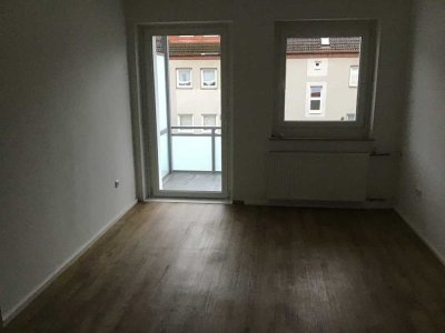 Komplett modernisierte 2-Zimmer-EG-Wohnung mit Balkon