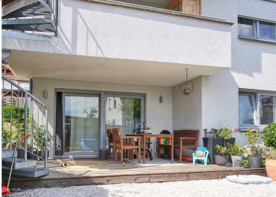 schöne 3 Zimmer-Gartengeschoss-Wohnung mit Terrasse und Carport