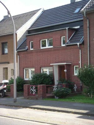 Einfamilienhaus mit Garten und Einliegerwohnung