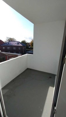 Über den Dächer von Norden ! Viel Sonne und Ausblick ! Balkon vorhanden !