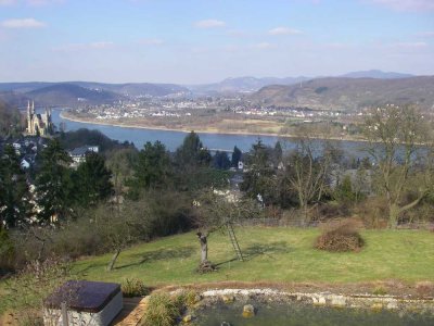 Moderne Einliegerwohnung mit herrlichem Ausblick auf das Rheintal