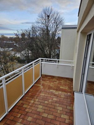 Wohnen mit Blick über Solln - 3 ZKB,  neues Bad, großer Balkon!