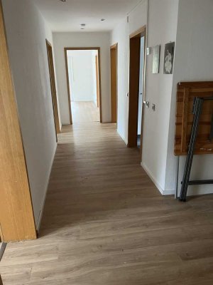 Freundliche 4-Zimmer-Wohnung mit Balkon in Scheuerbeg