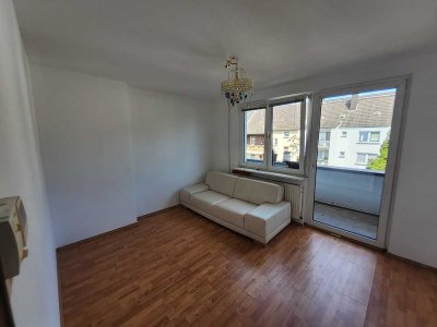 Schöne 1 Zimmer Dachgeschoss Wohnung mit Balkon