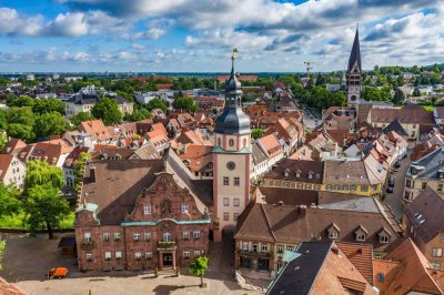 Geschmackvolle, sanierte 1,5-Raum-Wohnung mit Balkon und Einbauküche in Ettlingen