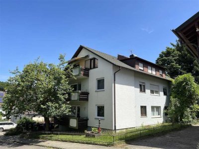 NEU!  Gut vermietetes 6-Fam.-Wohnhaus mit 4 Garagen und 1079 m² Grdst. in Pfinztal!