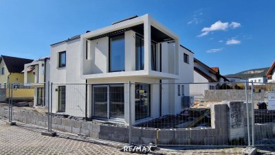 Doppelhaushälfte Neubau Top 2 – schlüsselfertig mit Dachterrasse!