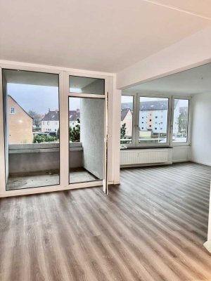 Vollständig renovierte Wohnung mit drei Zimmern und Balkon in Sarstedt