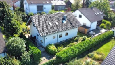 Zweifamilienhaus in Jungingen – Ruhig gelegen, vielseitig nutzbar, mit großem Garten und Garagen!