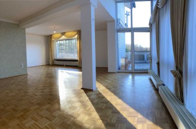 Großzügige 3,5 Zimmer Hochpaterrewohnung mit Dachterasse und Balkon im Grünen zu vermieten