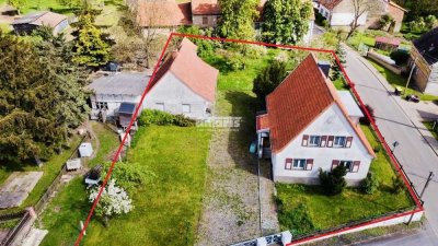 antaris Immobilien GmbH ** Einfamilienhaus mit großem Grundstück und Nebengelass **