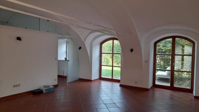 Exklusive Single-Wohnung in revitalisiertem Vierkanthof mit Garten