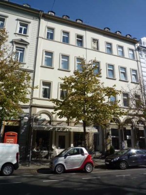 Taunusstraße, sanierter Altbau, 4 Zimmer, Küche, Bad