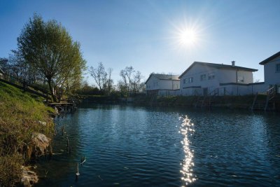 Ihr Traumhaus am See - neuwertige Doppelhaushälfte mit 5 Zimmern, Garten und Erdwärme!