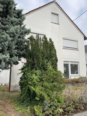 Schöne Helle Erdgeschoss Wohnung mit Terrasse