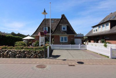 Wohntraum in Hörnum/Sylt: Freistehendes Ein-/Zweifamilienhaus mit ca. 294 qm Wohn- und Nutzfläche