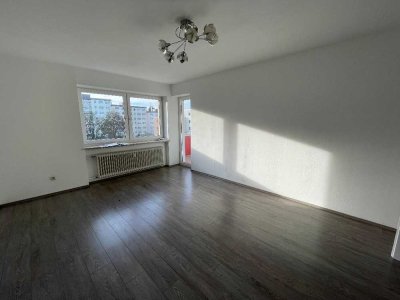 Helle  3-Zimmer Wohnung mit Balkon!