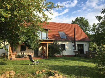 Charmantes Landhaus mit unverbaubarem Weitblick, 4500 m² Garten + Atelier (nur 1h von Berlin)