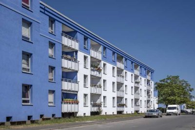 Gepflegte 3-Zimmer Wohnung mit Balkon mit neutralem Laminatboden für jeden Einrichtungsstil.