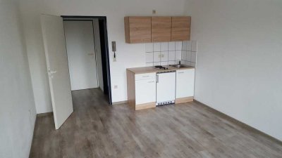 Gepflegte helle 1 Zimmer Wohnung mit Balkon und Küchenzeile in Uni-Nähe