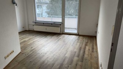 Sehr helle 2 Zimmerwohnung mit großem Balkon