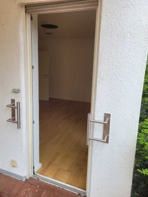 Exklusive, geräumige 2-Zimmer-EG-Wohnung mit Südbalkon, EBK und Terrasse in Wiesbaden Sonnenberg