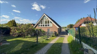 Besonderer Pferdehof mit großzügigem Ein-/Zweifamilienhaus und viel Weideland