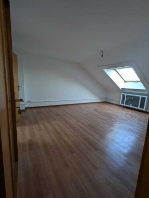 2 Zimmer Dachgeschosswohnung in Mannheim-Feudenheim