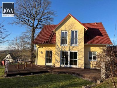 Wohnen mit Weitblick: Charmantes Einfamilienhaus mit großem Garten und Panoramablick