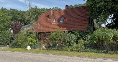 Kirchhatten - charmantes, kleines Haus mit traumhaften Garten, Nebengebäude, Garage + Carport!