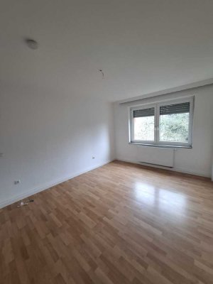 Neu renovierte 3-Zimmer-Wohnung 2.OG mit Loggia im Herzen von Mönchengladbach-Rheydt