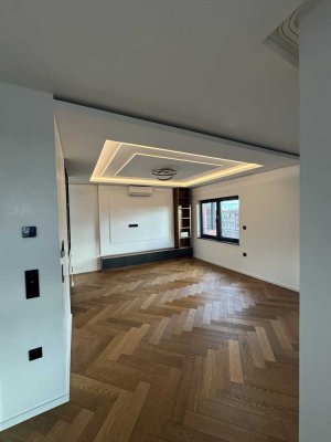 Exklusives 5-Raum-Penthouse mit luxuriöser Innenausstattung, Balkon, Dachterrasse & EBK