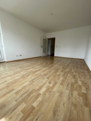 Helle, freundliche 3 Zimmerwohnung mit Balkon und Stellplatz