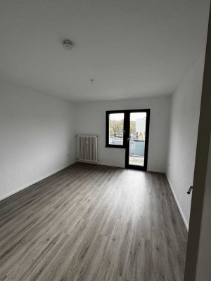 Renovierte 3 Zimmer Wohnung mit Balkon in Bahnhofsnähe zu vermieten