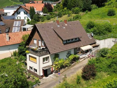 Zweifamilienhaus mit Blick bis zum Straßburger-Müster!