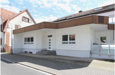 Schöne geräumige Zweizimmerwohnung in Rheinstetten (Forchheim) zu vermieten