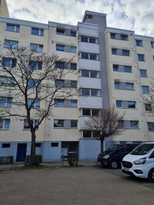 Helle 3 Zimmerwohnung mit Balkon und Stellplatz