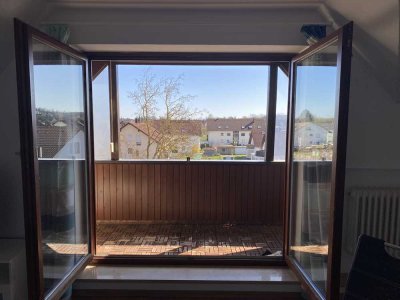 Geschmackvolle, gepflegte 2 Zimmer Dachwohnung mit Loggia in Burgau. Provisionsfrei zu verkaufen.