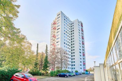 12. Etage, Eigentumswohnung mit Balkon, großem Wohn- und Essbereich, Bad & WC mit Fenster