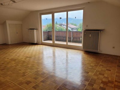 Stilvolle 1-Zimmer-Dachgeschosswohnung mit Balkon