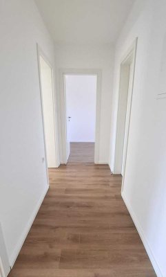 ERSTBEZUG : Frisch renovierte 3 Zimmer Wohnung